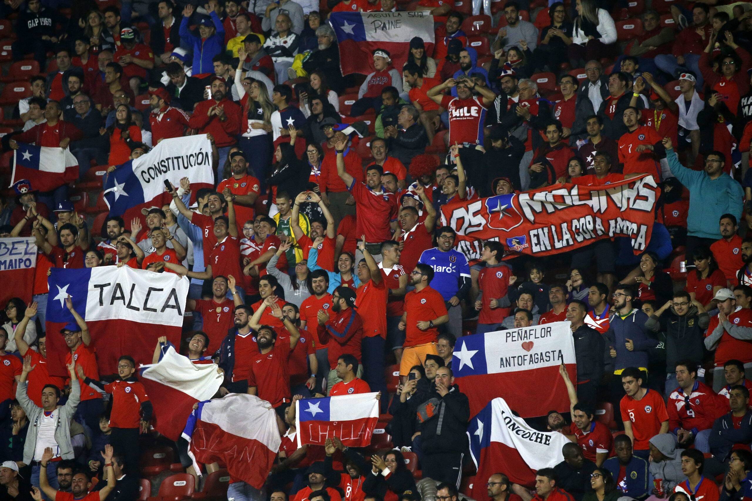 36271f1b-hinchas-chilenos-aton-scaled.jpg