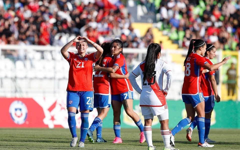 La-Roja-femenina-Peru.jpg