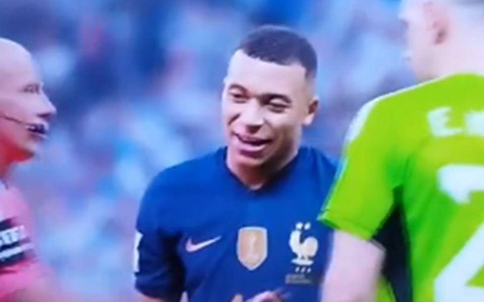 Mbappe-Dibu.jpg