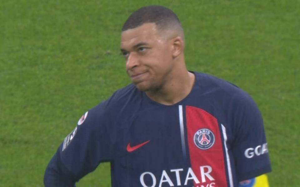 Mbappe-sustituido.jpg